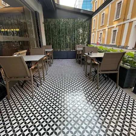 Mithras Hotel *